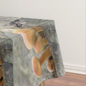 Tabourets sur une nappe de tronc d'arbre (In Situ)