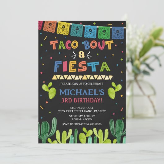 Taco à propos d'une invitation à la fête (Debout devant)