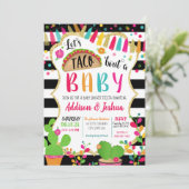Taco parle d'une invitation Baby shower (Debout devant)