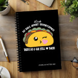 Tacos s'effondre mème<br><div class="desc">Tacos Fall Apart Meme Planner - Présente ce "spec-taco-ler" planner qui apporte exactement la touche appropriée. Surtout les jours où nous souhaitons être plus remplis de tacos que d'émotions. Doté d'un taco kawaii incroyablement mignon avec la phrase "Il est bon de se désagréger parfois.Tacos le font et nous les aimons...</div>