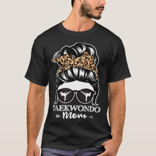 Taekwondo Mom Messy Bun Haar Taekwondo Atleet Mo T-shirt