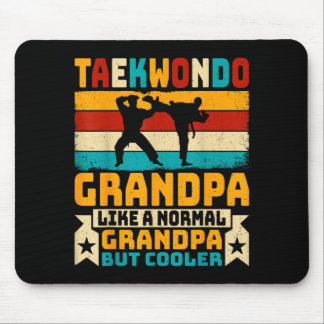 Taekwondo-opa zoals een normale opa maar cooler muismat