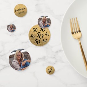 Tafel met gouden glitters voor 50e verjaardag foto confetti