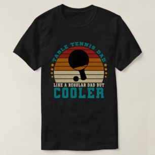 Tafeltennis vader als een gewone vader, maar coole t-shirt