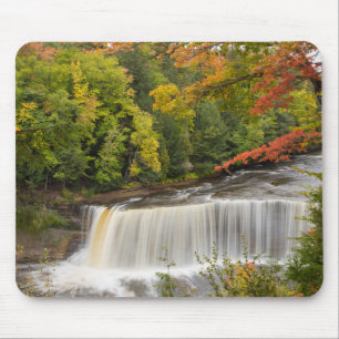 Tahquamenon-watervallen in de herfst muismat
