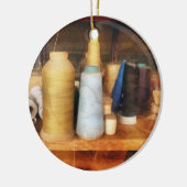 Tailor's Thread Keramisch Ornament (Links)