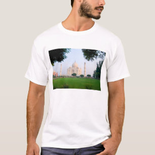Taj Mahal bij zonsopgang een van de wonderen van d T-shirt