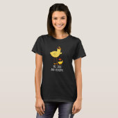 Tall Duck en Hensome Funny Animal Pun Dark BG T-shirt (Voorkant volledig)