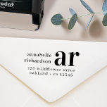 Tampon Auto-encreur Adresse de retour Monogramme Vintage Typographie r<br><div class="desc">Timbre vintage simple adresse de retour dans un style design minimaliste moderne avec une typographie rétro en noir et blanc classique,  avec un détail monogramme informel. Le texte peut facilement être personnalisé pour un timbre super unique!</div>