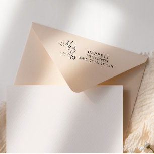 Tampon Auto-encreur Black Modern Simple Script Mariage Mr & Mrs.