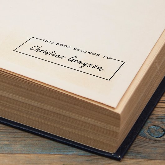 Tampon Auto-encreur Ce Livre Appartient Au Nom De Script manuscrit