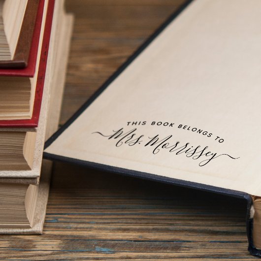 Tampon Auto-encreur Ce Livre Appartient Au Nom De Script manuscrit