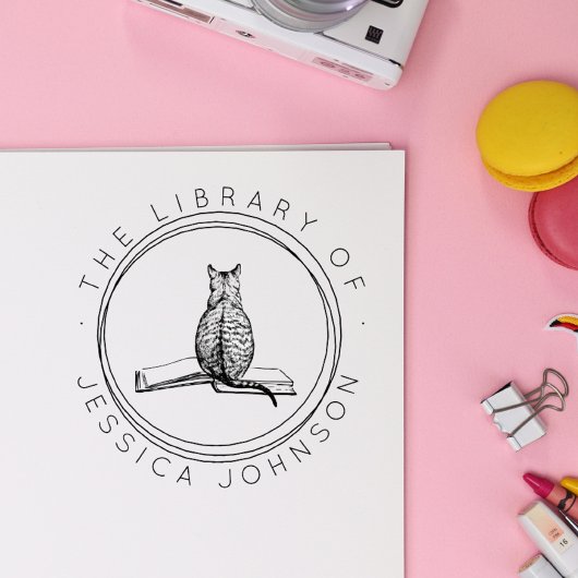 Tampon Auto-encreur Chat sur le livre Cute Modern Library