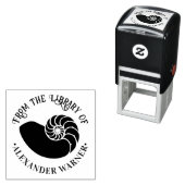 Tampon Auto-encreur Coquille fossile d'ammonite #2 Bibliothèque de pla (En situation)