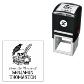 Tampon Auto-encreur Crâne gothique, Corbeau, Quill & Ink Nom du livre (En situation)