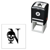 Tampon Auto-encreur Crâne gothique sur monogramme à initiale unique #3 (En situation)