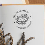 Tampon Auto-encreur De La Bibliothèque Des Initiales Rustiques Du Livr<br><div class="desc">Un joli timbre-livre auto-encastré avec lettrage rustique, feuilles botaniques, et branches d'arbres! "De la bibliothèque de" et votre nom personnalisé sont écrits en texte courbe autour de l'illustration centrale. Le texte est en lettres majuscules fantaisistes, de style écriture manuscrite. L'illustration comporte une pile de livres, le livre supérieur est ouvert...</div>