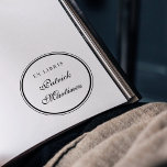 Tampon Auto-encreur Élégante typographie de script Ex Libris Nom perso<br><div class="desc">Élégante Typographie Script Ex Libris Nom Personnalisé Stamp Self-inking. Beau timbre avec "ex libris" avec votre nom personnalisé dans la typographie de script pour personnaliser vos livres de bibliothèque. Inscrivez-vous avec style en utilisant notre design, cliquez sur le bouton personnalisé pour ajouter vos propres détails, et faites ce beau timbre...</div>