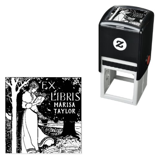 Tampon Auto-encreur Femme Lecture sous l'arbre (En situation)