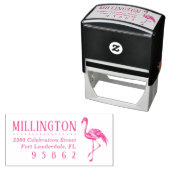 Tampon Auto-encreur Flamant rose dessiné à la main Nom de famille Adre (En situation)