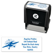 Tampon Auto-encreur Illustration d'un avion rouge volant mignon (En situation)