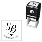 Tampon Auto-encreur Jolie Monogramme Coeur et Mariage Date (En situation)
