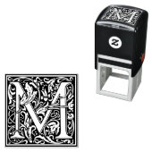 Tampon Auto-encreur Lettre M Art nouveau Carrelage noir et blanc (En situation)