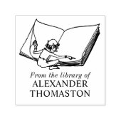 Tampon Auto-encreur Lutin fantaisiste lisant un grand livre Nom de la (Design)