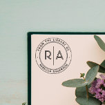 Tampon Auto-encreur Monogramme Minimal Ouvert Moderne De la Bibliothèq<br><div class="desc">Améliorez votre bibliothèque personnelle avec notre tampon en caoutchouc élégant et minimal « De la bibliothèque de » ou « Ce livre appartient à ». Caractérisé par vos initiales de monogramme dans un type ouvert moderne séparé par une ligne verticale élégante, ce tampon personnalisé comprend également votre nom et votre...</div>