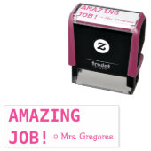 Tampon Auto-encreur Motivation du "TRAVAIL EXTRAORDINAIRE !" Marquage  (En situation)