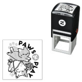 Tampon Auto-encreur Paws and Play – Adorable Cat Illustration (En situation)