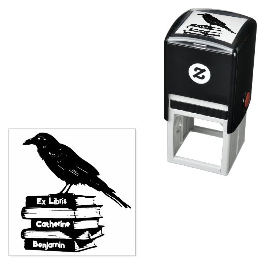 Tampon Auto-encreur Pile de livre classique avec timbre Raven ex libri (En situation)