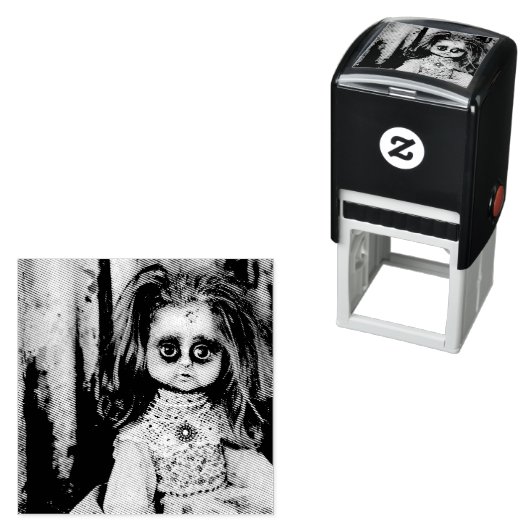 Tampon Auto-encreur Poupée gothique déplaisante en porcelaine Goth vic (En situation)