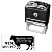 Tampon Auto-encreur Rustic Modern Nous avons Déplacé Vache Nouvelle Ad (En situation)