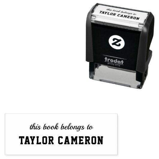 Tampon Auto-encreur Script & Serif Varsity Style Ce livre appartient à (En situation)