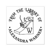 Tampon Auto-encreur Souris mignonne sur le toboggan à fromage Nom init (Design)