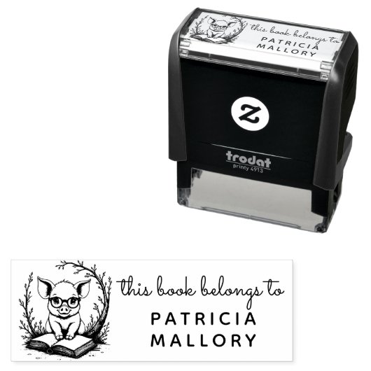 Tampon Auto-encreur Studious Bespectacled Baby Piglet Reading Library (En situation)