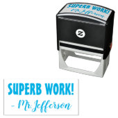 Tampon Auto-encreur "SUPERBE TRAVAIL !" + Nom du tuteur personnalisé (En situation)