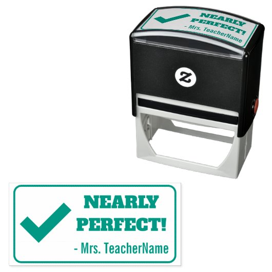 Tampon Auto-encreur Tampon en caoutchouc "PRESQUE PARFAIT !" + Nom du  (En situation)