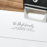 Tampon Auto-encreur Timbre auto-alimenté de l'adresse de retour de scr<br><div class="desc">Ce timbre d'adresse de retour auto-encastré comprend un script de calligraphie moderne et une typographie amusante. Un bel article pour gagner du temps (invitations de mariage,  cartes de fin de année,  invitations de fête,  factures,  etc.). Ce timbre fait également un merveilleux cadeau de mariée ou de ménage.</div>