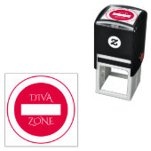 Tampon Auto-encreur Timbre en caoutchouc "Diva Zone" (En situation)