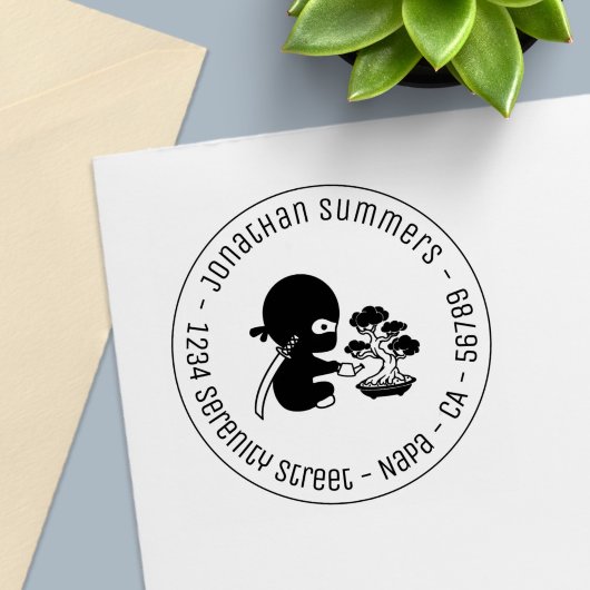 Tampon Auto-encreur Tiny Ninja Watering Bonsai Tree Round Address