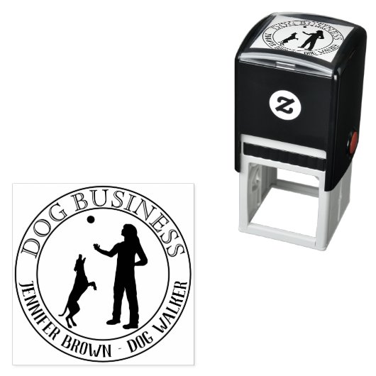 Tampon Auto-encreur Trainer Walker Jouer avec un chien (En situation)