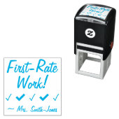 Tampon Auto-encreur "Travail de première qualité !" + Nom de l'éducate (En situation)