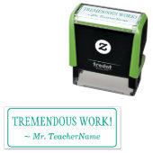 Tampon Auto-encreur "TRAVAIL EXCEPTIONNEL !" + Nom de l'éducateur Timb (En situation)