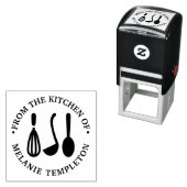 Tampon Auto-encreur Ustensiles de cuisine #2 "De la cuisine de" Nom (En situation)