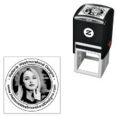 Tampon Auto-encreur Votre Portrait Photo #1 Nom Ronde Site Web (En situation)