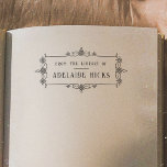 Tampons Encreurs Cadre Orné vintage De La Bibliothèque De Plaques<br><div class="desc">Un timbre-livre personnalisé pour votre bibliothèque personnelle. Ce timbre personnalisé est doté d'un élégant cadre en fibre victorienne avec votre nom imprimé à l'intérieur dans la typographie ornementale. Un timbre audacieux et classique, idéal pour les amateurs de livres, les professeurs ou les bibliothécaires. Il s'agit de l'estampille en bois -...</div>