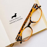 TAMPONS ENCREURS DE LA BIBLIOTHÈQUE DE L'AMATEUR DE CHIEN SAUCISSON<br><div class="desc">Tampon de marque-page mignon avec votre nom personnalisé, parfait pour ajouter une touche personnelle à votre précieuse collection de livres. La marque-page comporte "De la bibliothèque de" et votre nom sous un profil de silhouette de CHIEN SAUCISSON. Remplacez le nom par le vôtre en utilisant le modèle. Un merveilleux cadeau...</div>