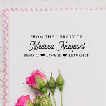 TAMPONS ENCREURS DE LA BIBLIOTHÈQUE DE LIRE IL AIME IL LE RETOURNER<br><div class="desc">Cachez tous vos livres avec votre nom ou votre texte personnalisé, afin de permettre aux emprunteurs de savoir où retourner le livre et d'aider à prévenir le vol accidentel de livres. Le texte "De la bibliothèque de" texte et "lire l'amour le retourner" peut être modifié si vous le souhaitez; Ajouter...</div>